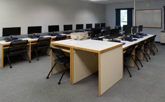 威尼斯人娱乐城 drop-in computer lab Barber Hall 223